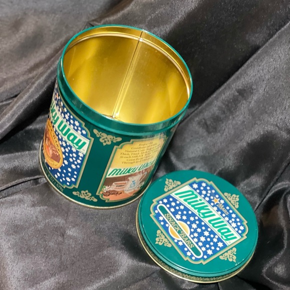 Vintage Tin, 80s Milky Way Tin with Lid - Picture 6 of 7